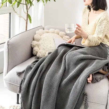 Knitted Throw Blanket – Soft, Textured Home Accent