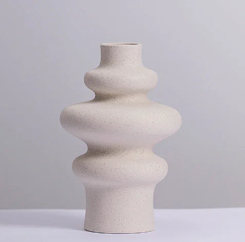 Modern Ceramic Vase — Sculptural Elegance for Effortless Styling