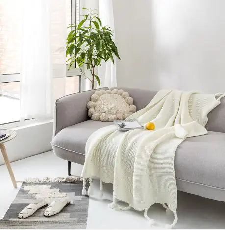 Knitted Throw Blanket – Soft, Textured Home Accent